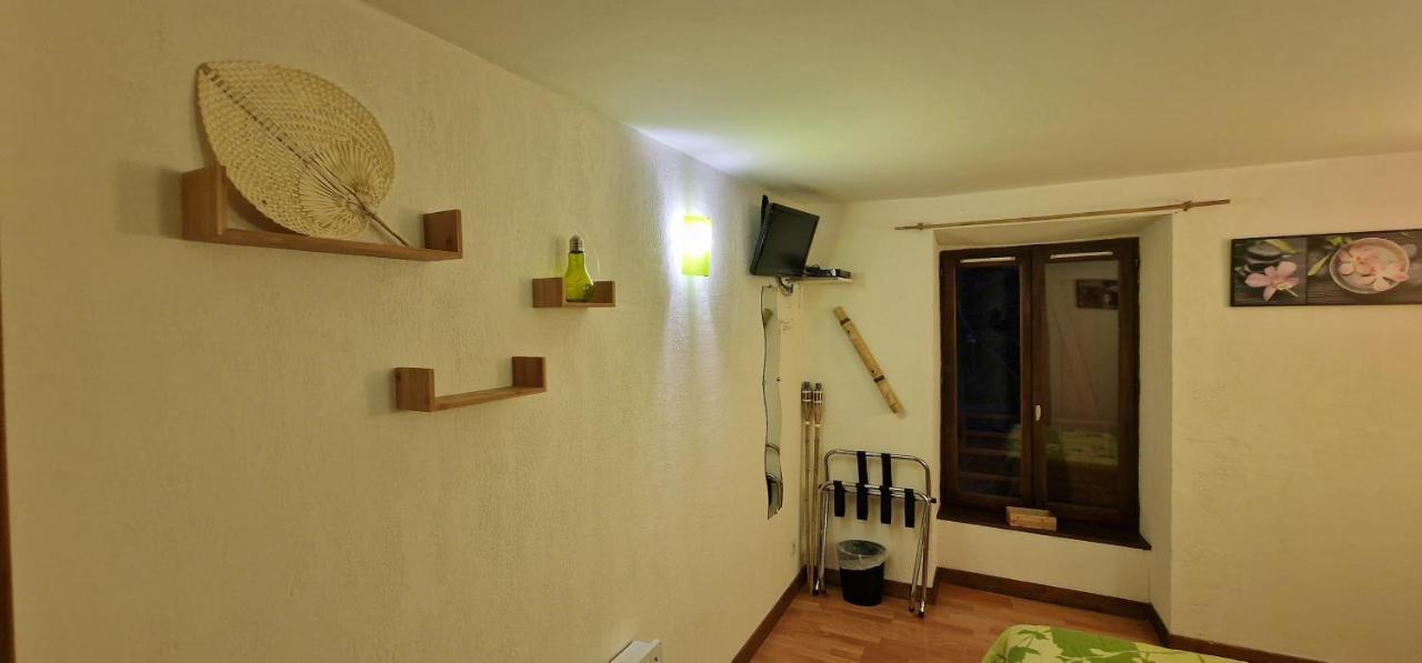 Chambres D'Hotes Les Lits Des Fees Saint-Floret Exterior foto