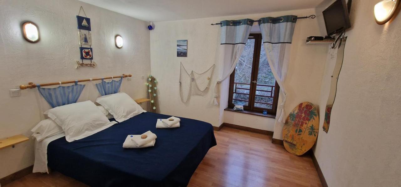 Chambres D'Hotes Les Lits Des Fees Saint-Floret Exterior foto