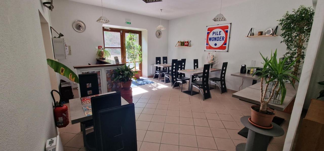 Chambres D'Hotes Les Lits Des Fees Saint-Floret Exterior foto