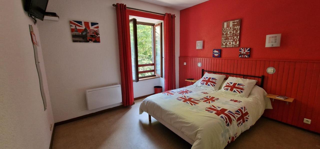 Chambres D'Hotes Les Lits Des Fees Saint-Floret Exterior foto